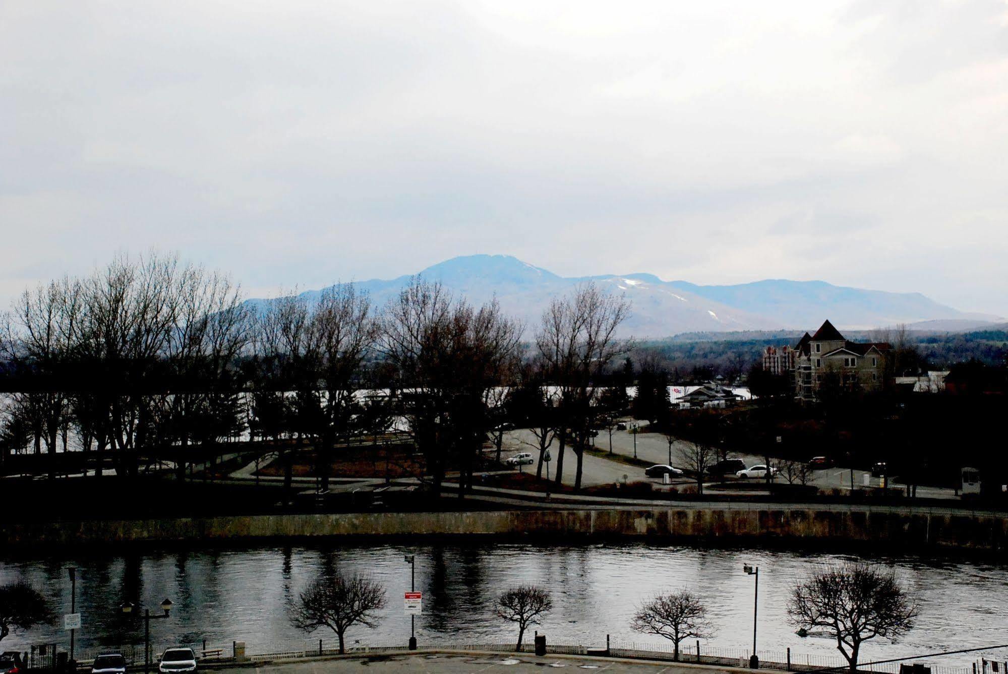 Auberge Du Grand Lac Magog ภายนอก รูปภาพ